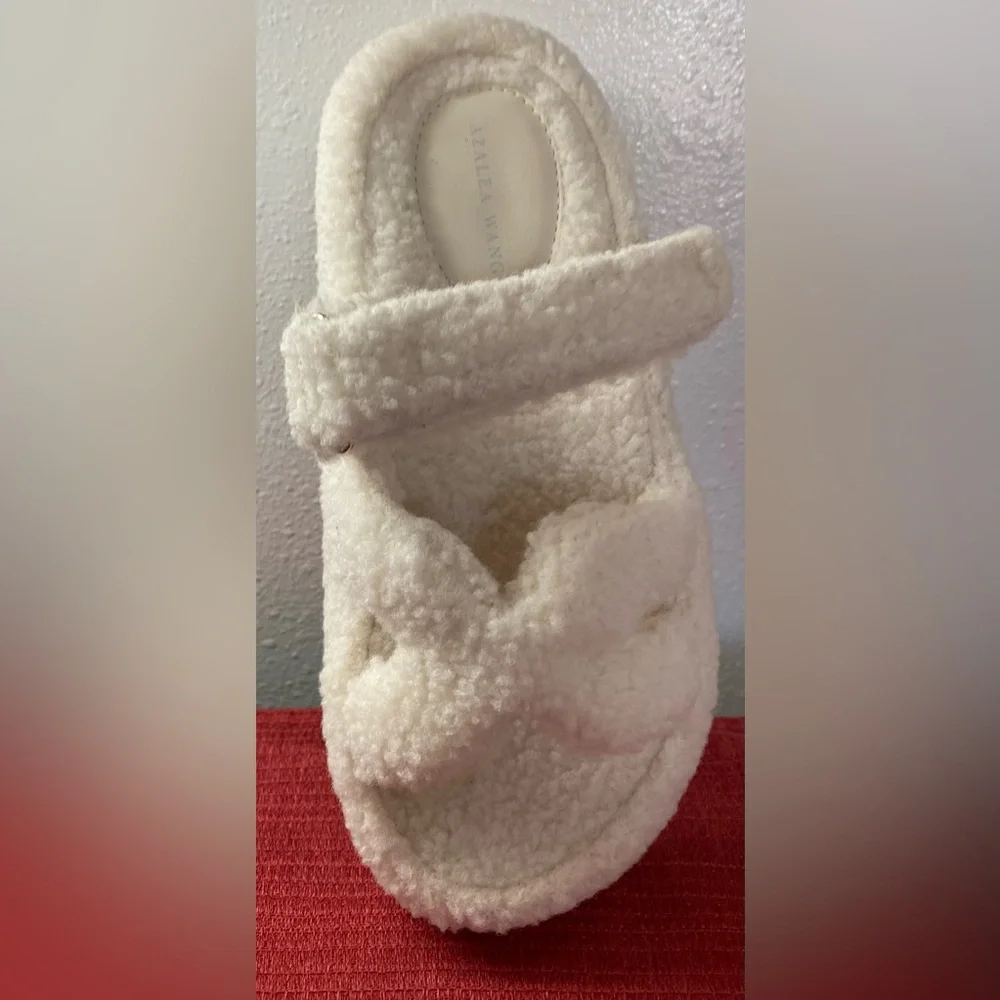 NWT…AZALEA WANG PLATFORM SLIDE SANDALS - Picture 2 of 16